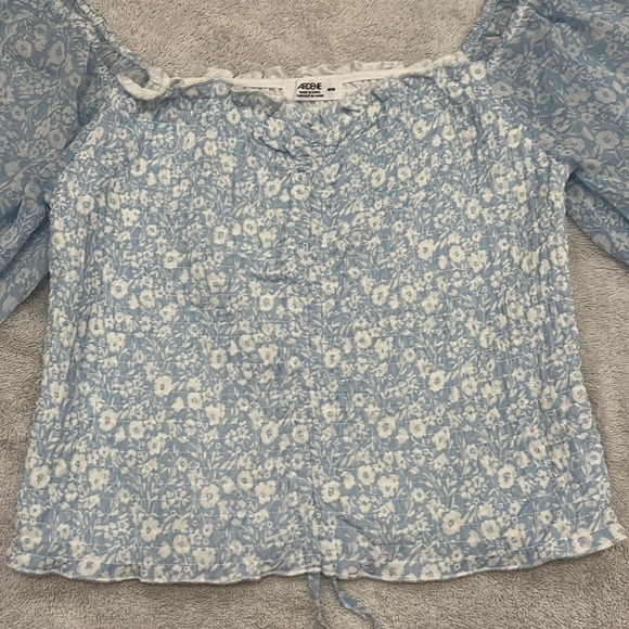 NWOT super flattering top - Picture 2 of 6